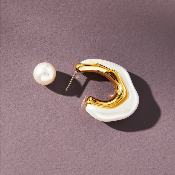 NWT Pearl Hoop Earrings - Picture 3 of 3